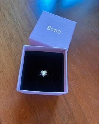 Anello in oro bianco con zircone a forma di cuore