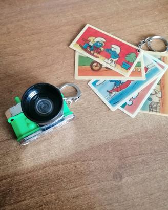 portachiavi puffi e fotocamera souvenir 