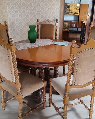 Tavolo in legno anni 50/60 con sei sedie