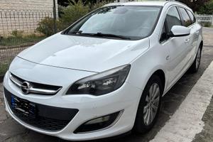 Opel Astra Sport Tourer 1600 CDTI (2014)