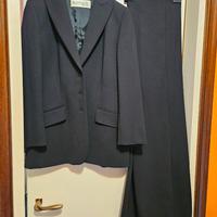Tailleur con pantalone NOTIZIE di MARIELLA BURANI