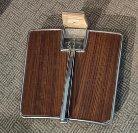 Bilancia pesapersone e misurazione altezza 