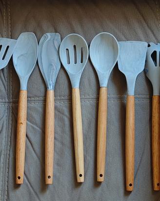 Set utensili da cucina NUOVI in silicone