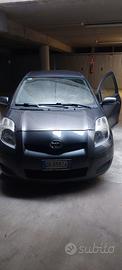 Toyota Yaris 14D 5 porte sol