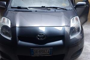 Toyota Yaris 14D 5 porte sol