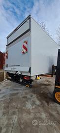 allestimento furgone con sponda per iveco daily 