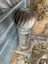 Canna fumaria con comignolo eolico