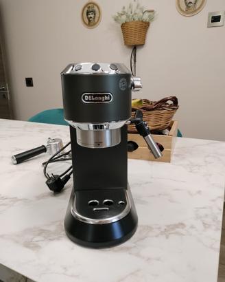 Macchina da Caffè Delonghi Dedica
