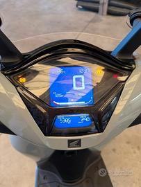 Honda sh 350i solo 550 km pari al nuovo
