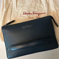 Pochette Salvatore Ferragamo pelle petrolio