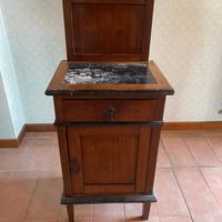 Comodino antico in legno e marmo