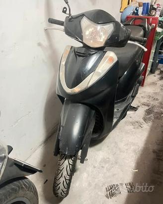Ricambi sh 300 2010