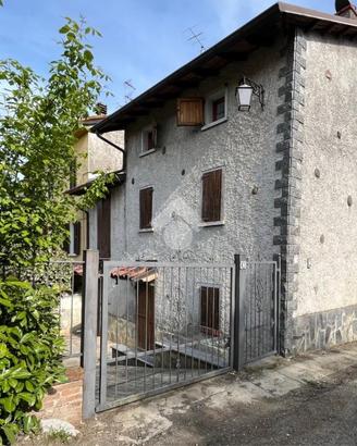 CASA SEMINDIPENDENTE A SANTA MARIA DELLA VERSA