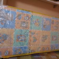 Materasso per bambini con coprimaterasso e topper