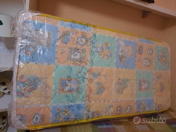 Materasso per bambini con coprimaterasso e topper