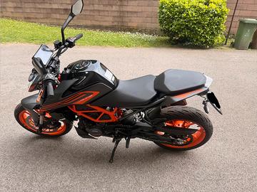 KTM DUKE 125 con motore nuovo