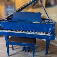 Pianoforte a coda Young Chang G-157 blu lucido