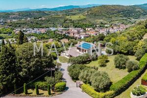 Villa di 830 m² con più di 5 locali e box auto dop