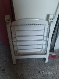 sedie da  esterno bianche. 