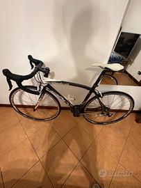Bici da corsa Ciöcc telaio full carbon