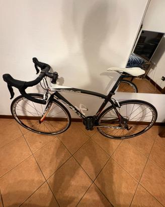 Bici da corsa Ciöcc telaio full carbon
