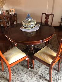 TAVOLO tondo in legno di mogano con 4 sedie