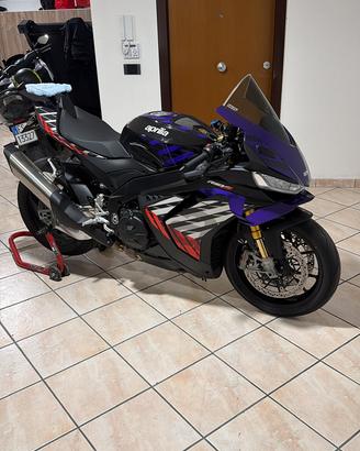 Aprilia rsv4 factory