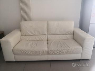Divano bianco  3 posti + Pouf  
