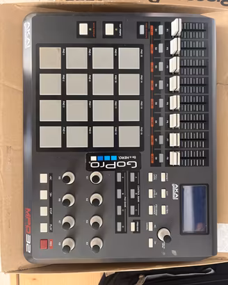 Akai MPD32