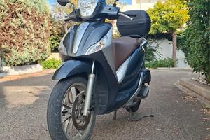 Piaggio Medley 125 ABS - con Parabrezza e Bauletto