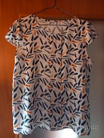 Blusa bianca estiva leggera con fantasia
