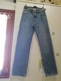 Jeans a vita alta e gamba dritta