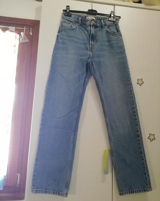 Jeans a vita alta e gamba dritta