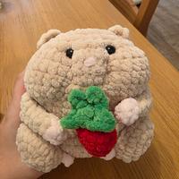 Peluche criceto handmade con fragola