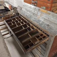 Mobile a cassetti per officina