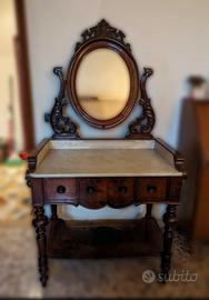 Toilette con piano in marmo e specchio girevole