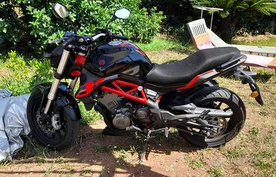 Moto Benelli 302s