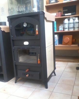 Termostufa  con  forno a legna, 24 kw