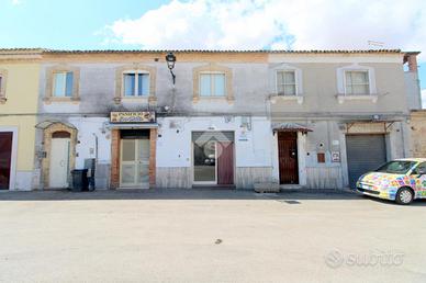NEGOZIO A LUCERA