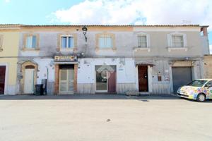 NEGOZIO A LUCERA
