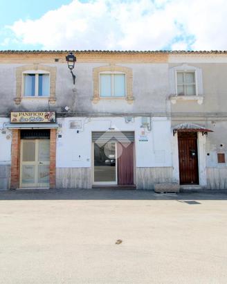NEGOZIO A LUCERA