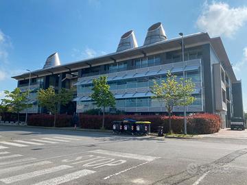 Ufficio in centro direzionale - Via Veroni