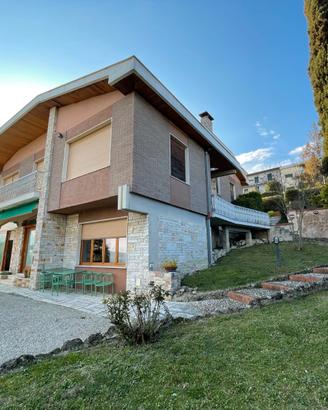 Villa indipendente con ampio giardino - R99