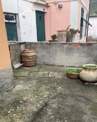 Immobile in asta di 213 m² con più di 5 locali a V