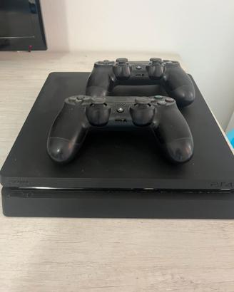 ps4 slime 1TB, 2 controller