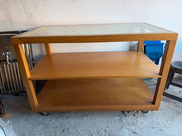 tavolo da servizio con piano in vetro