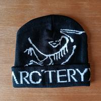 cappello arc'teryx nero e bianco 