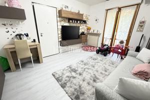TRE LOCALI RISTRUTTURATO CON CANTINA E BALCONE