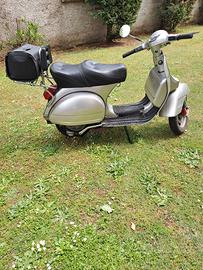 Vespa PX 125 senza frecce. 