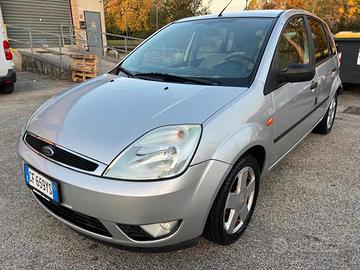 FORD Fiesta 134,722km 1.4 16V 5p.Ghia Neopatenta